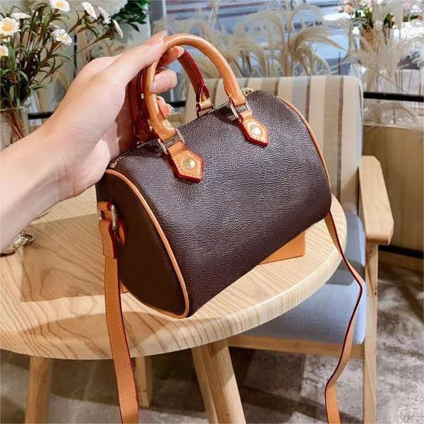 Color: Red - High quality bucket Designer Bag Women Luxurys Handbags genuine leather the totes designer handbag women designer beach bag borse dhgate Luxurys designers bags