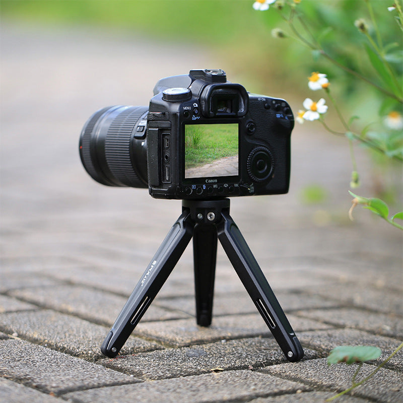 Mini Metal Tripod for Phones and Cameras