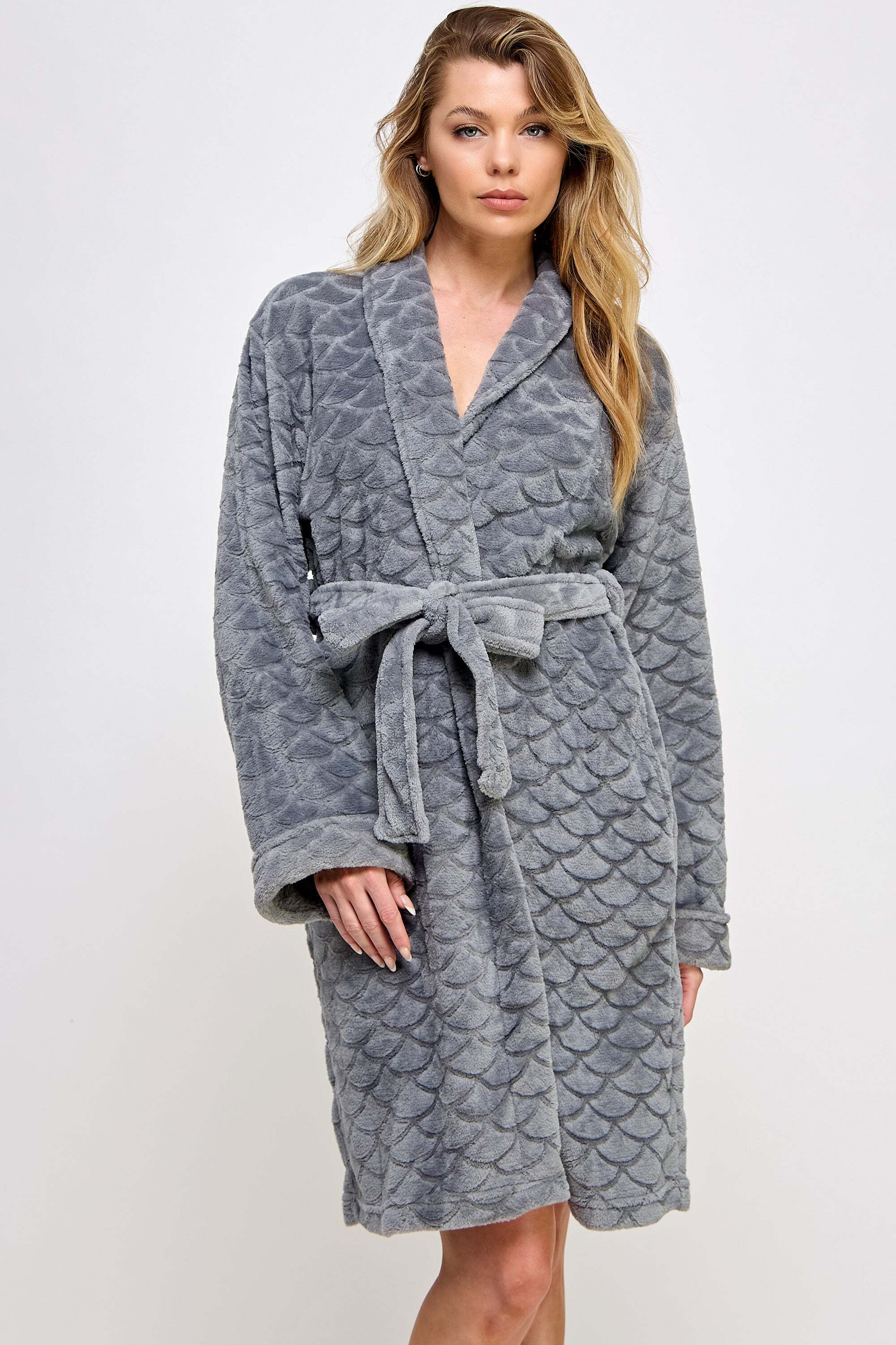 2490 Ariel Robe