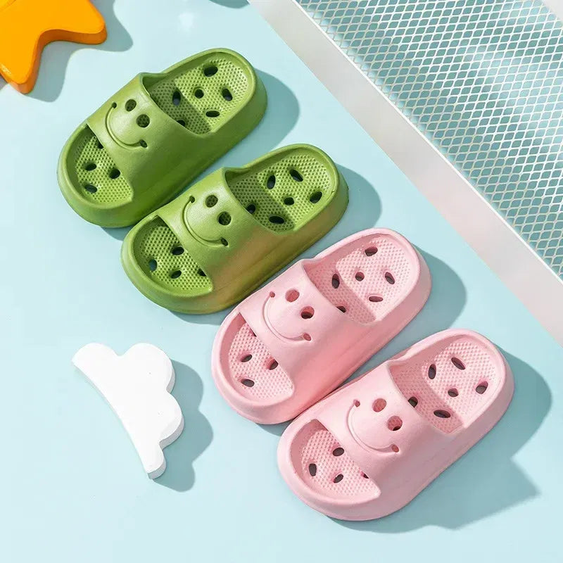 Color: Black, Shoe Size: 2.5 - Children Slippers Boys EVA Smiling Face Bathroom Slippers Summer 2-14 Years Old Girl Anti Slip Hollow Leaking Junior Footwear