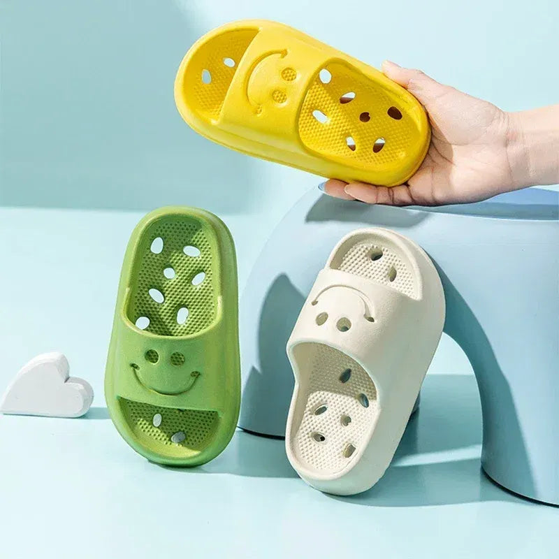 Color: Black, Shoe Size: 2.5 - Children Slippers Boys EVA Smiling Face Bathroom Slippers Summer 2-14 Years Old Girl Anti Slip Hollow Leaking Junior Footwear