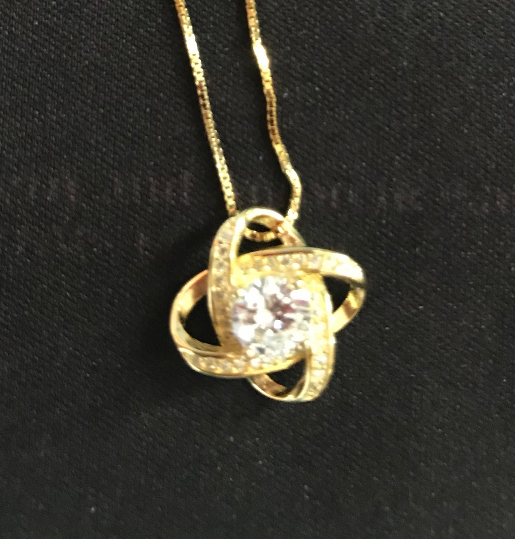 14K Gold Clover Pendant Necklace
