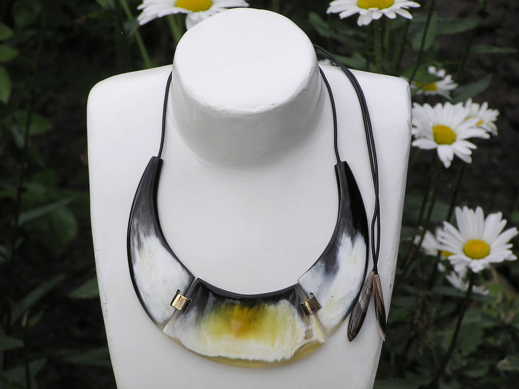 Bone horn necklace